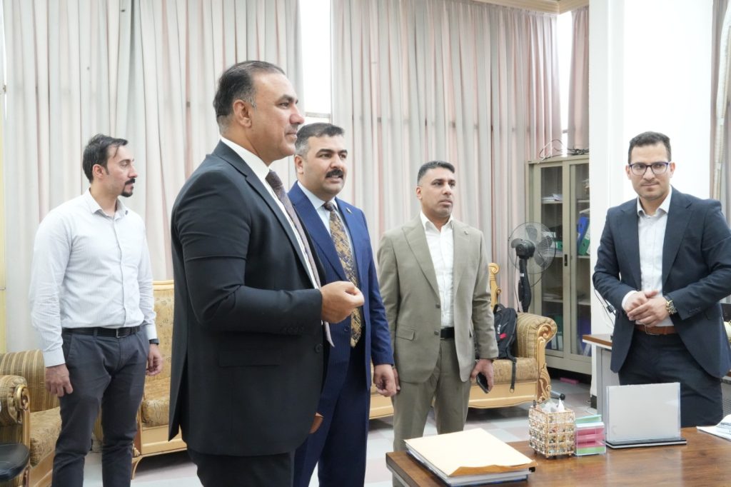 President of Al-Muthanna University Reviews Workflow at the Electronic Computing Center