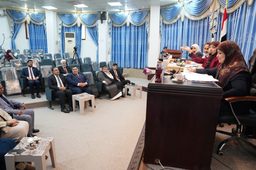 Al-Muthanna University President Attends Master’s Thesis Defense at the College of Science.